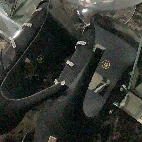 Shoes - Picture 4 of 4